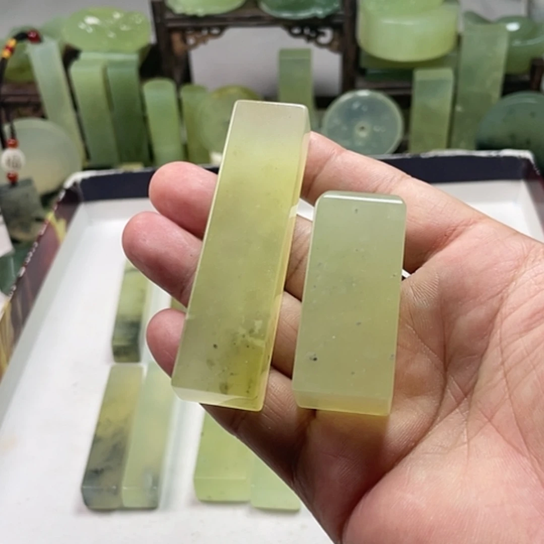 【闪购商品】未镶嵌岫玉挂件学*工