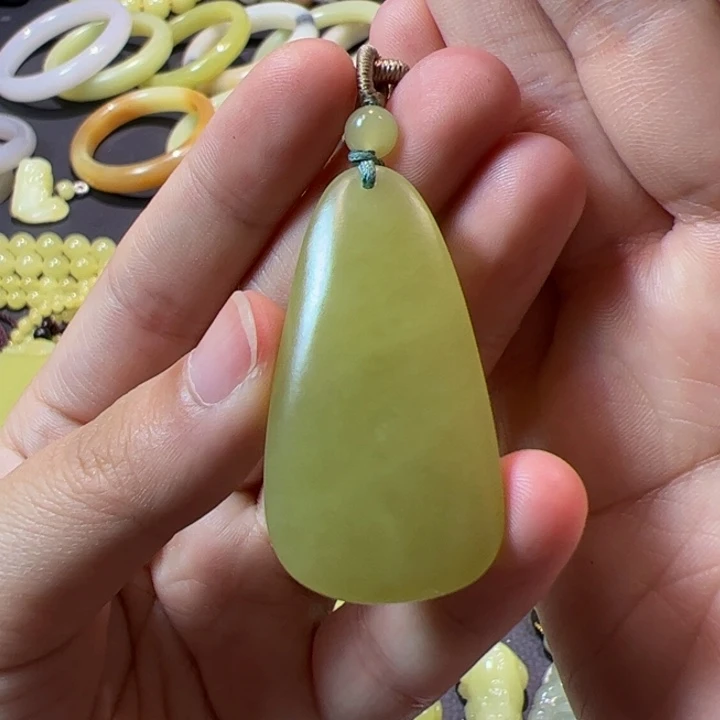 和田玉（黄玉）未镶嵌颈饰