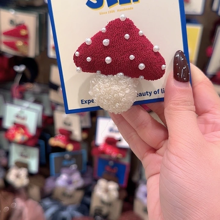 蘑菇珍珠胸针款式