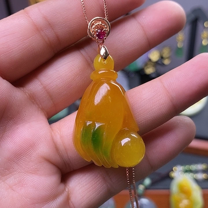 翡翠未镶嵌吊坠(赠链)