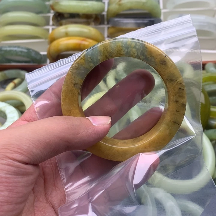 何***卿未镶嵌蛇纹石玉手镯