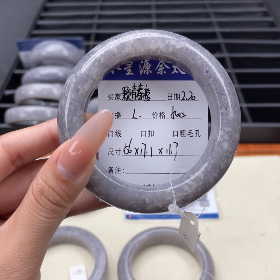 石英质玉手镯未镶嵌一****.