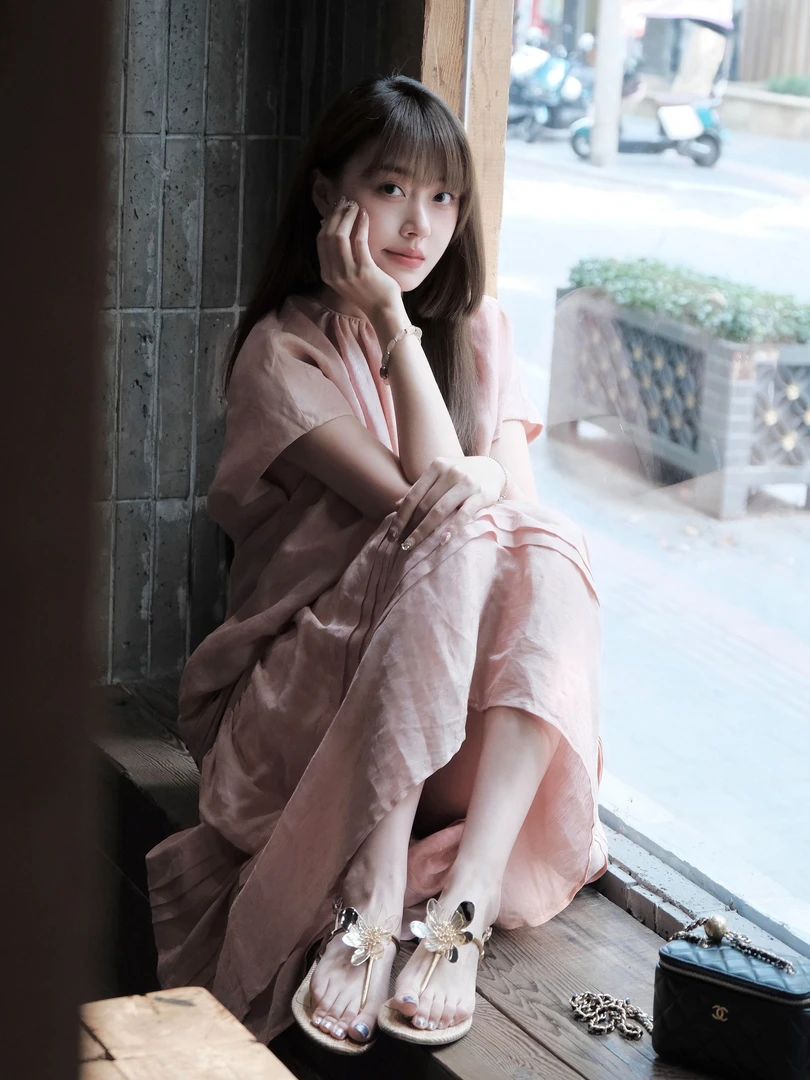 法式设计感粉色圆领短袖连衣裙女夏季宽松气质宽松显瘦慵懒风长裙