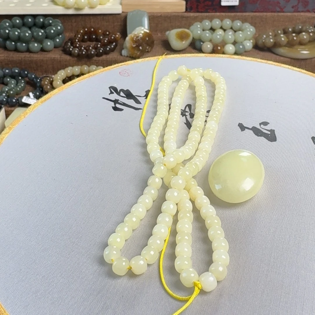 卡***阳和田玉未镶嵌颈饰