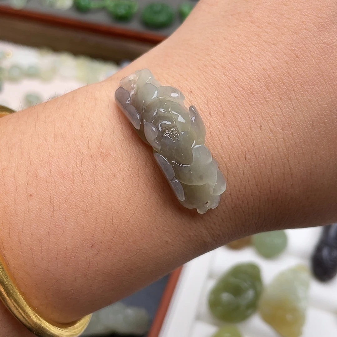 颈饰未镶嵌和田玉烟紫牡丹花手牌