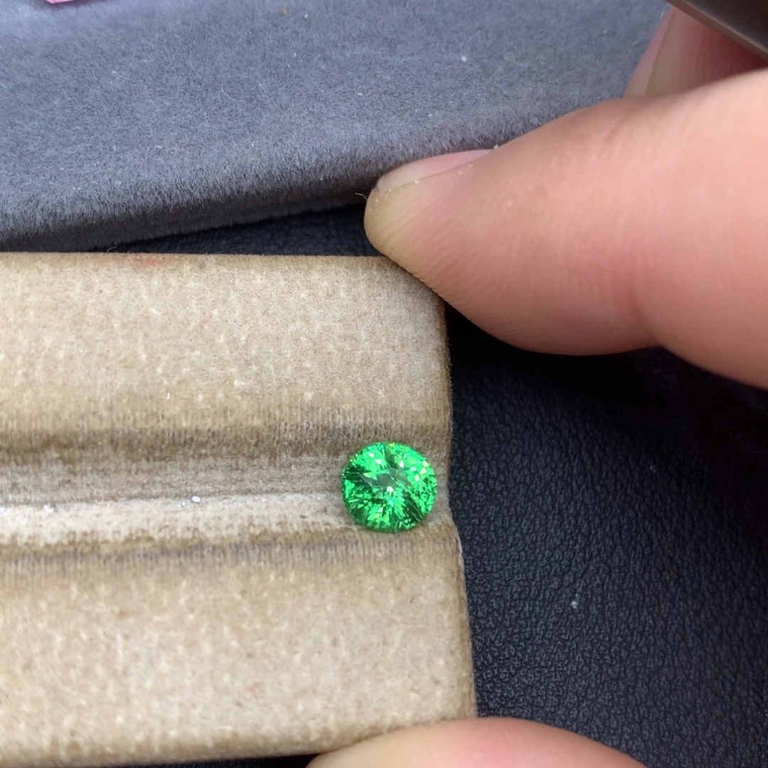 未镶嵌裸石石榴石（沙弗莱）1.05ct