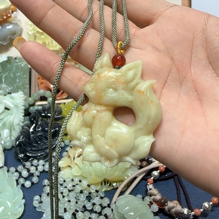 未镶嵌蛇纹石玉吊坠