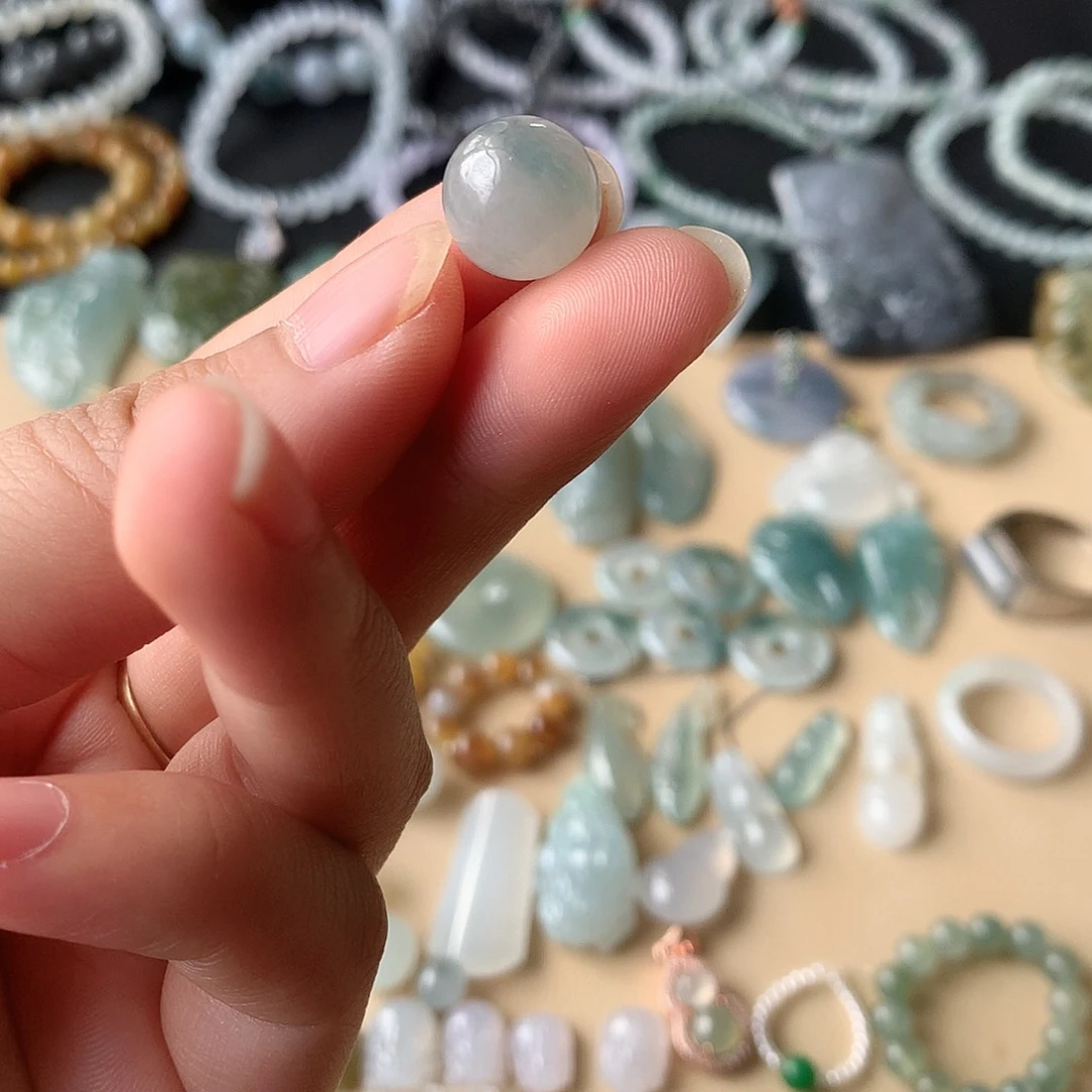 翡翠未镶嵌颈饰珠子