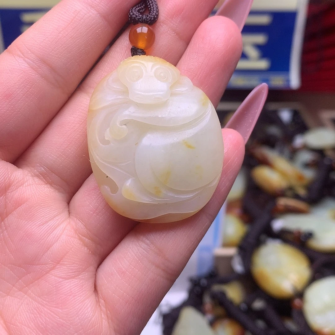 和田玉颈饰足铂镶嵌