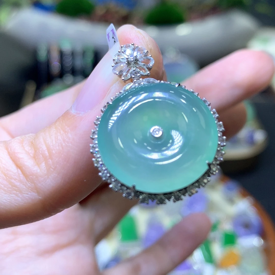 【闪购商品】翡翠颈饰18K金镶嵌翡翠吊坠项链