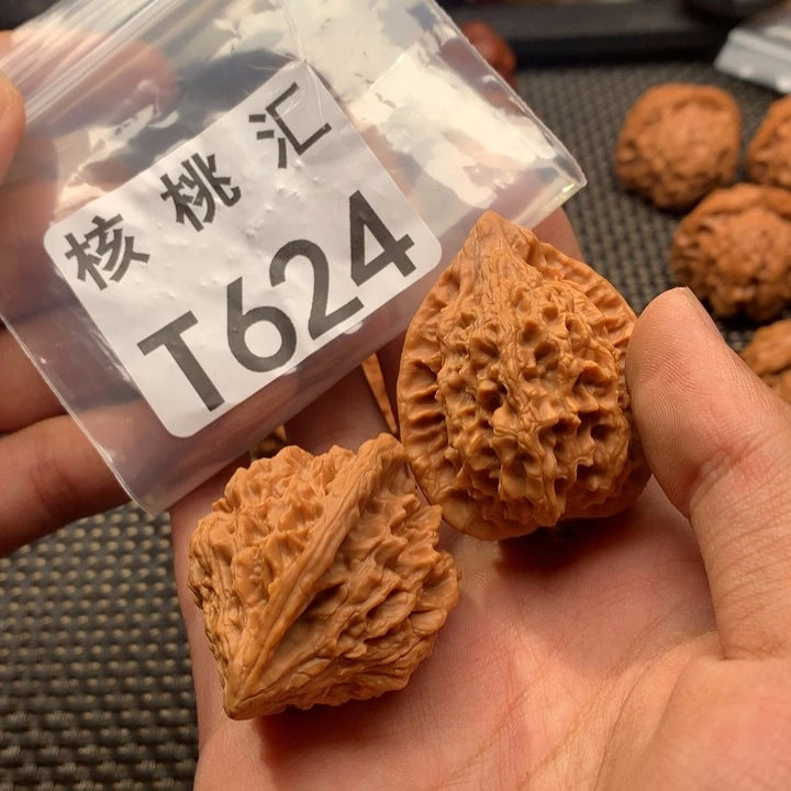 文玩核桃吊坠13陵鸡心