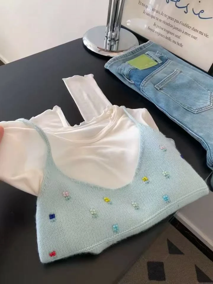 秋季2025年新款韩系温柔甜美风刺绣花朵针织背心长袖打底上衣