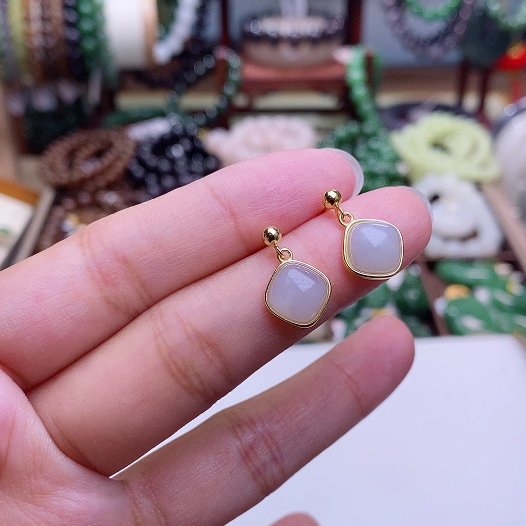 和田玉未镶嵌颈饰冰烟紫银耳钉