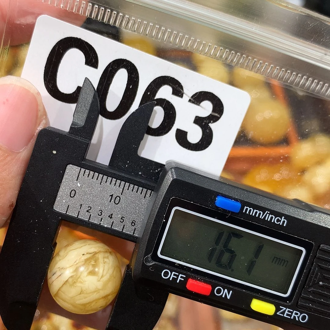未镶嵌琥珀珠宝奇石