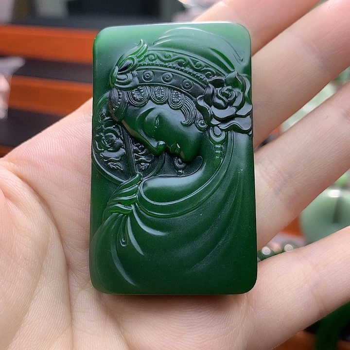 颈饰未镶嵌和田玉时***?