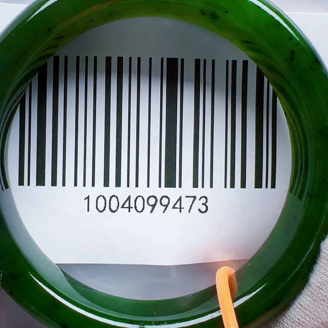 刘***忆和田玉未镶嵌手镯