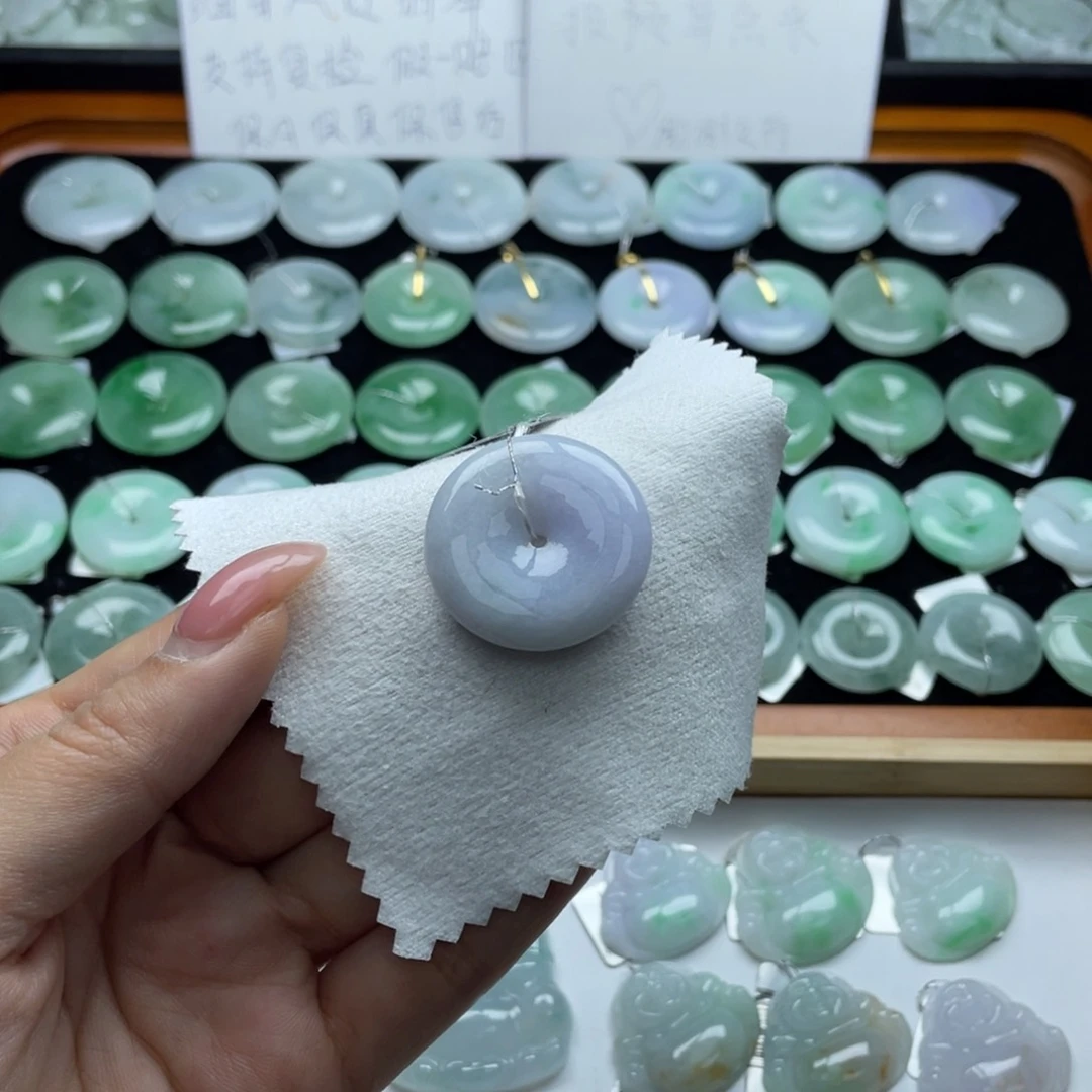 翡翠颈饰未镶嵌平安扣