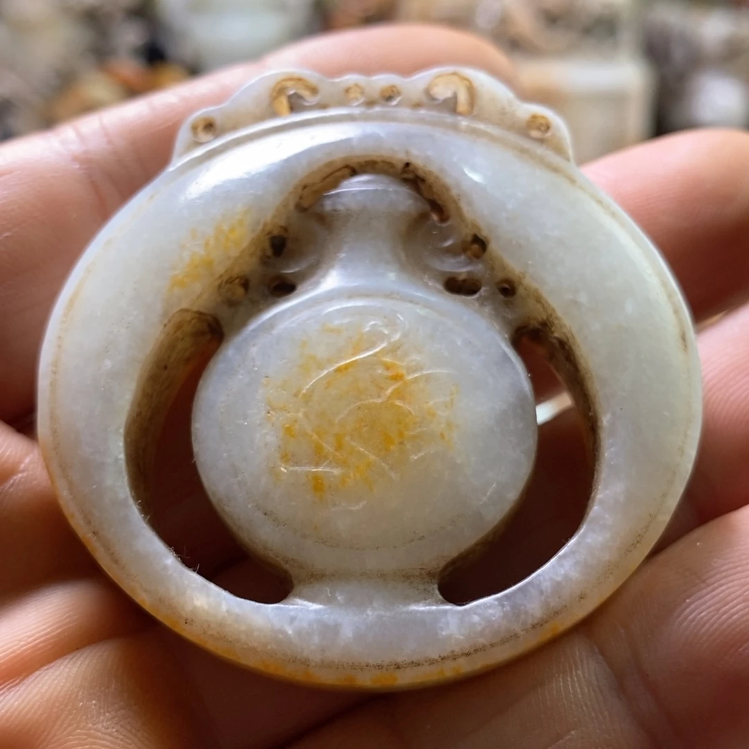 颈饰未镶嵌和田玉（青玉）