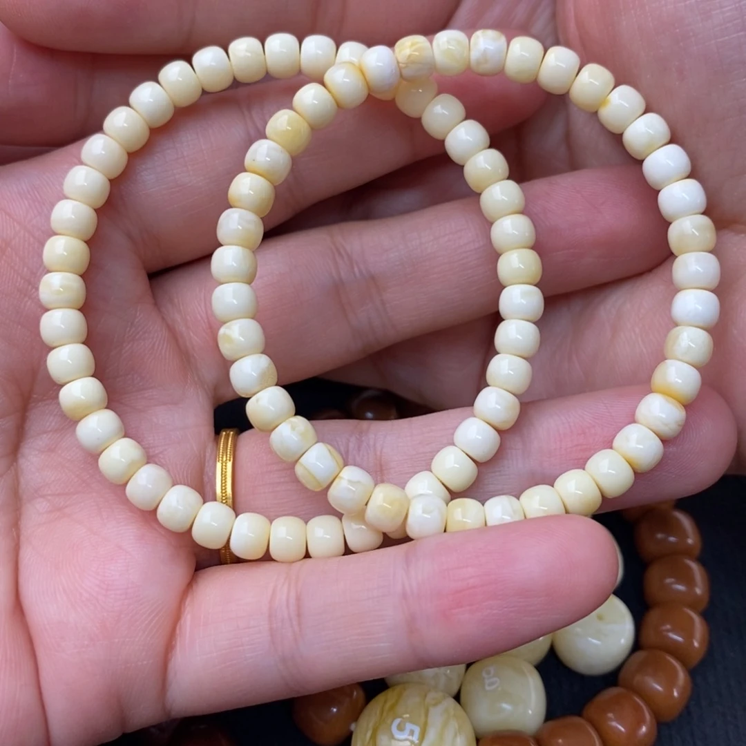 未镶嵌蜜蜡裸石斯**特蜜蜡