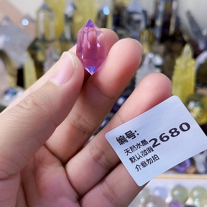 剧***屋未镶嵌颈饰水晶柱
