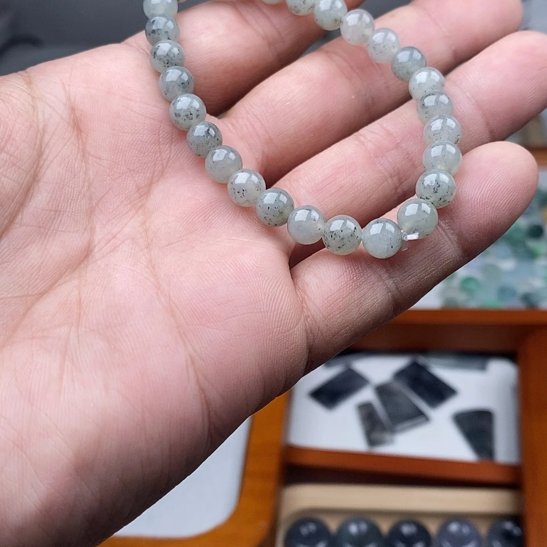 翡翠颈饰未镶嵌冰乌鸡手串