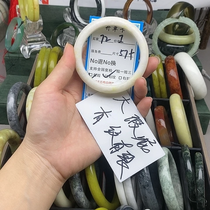 蛇纹石玉未镶嵌手镯