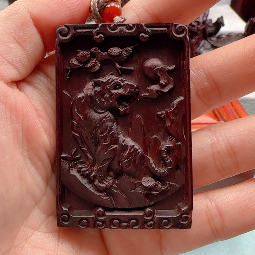 小叶紫檀把件开**好虎牌