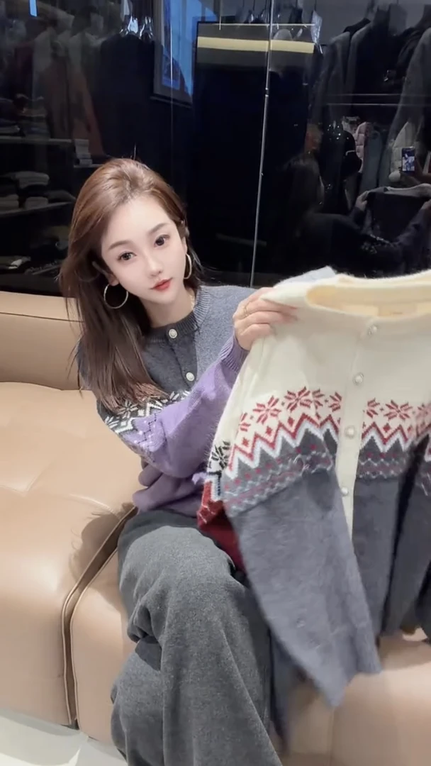 2025秋冬新款时尚拼色提花长袖针织开衫女宽松洋气毛衣