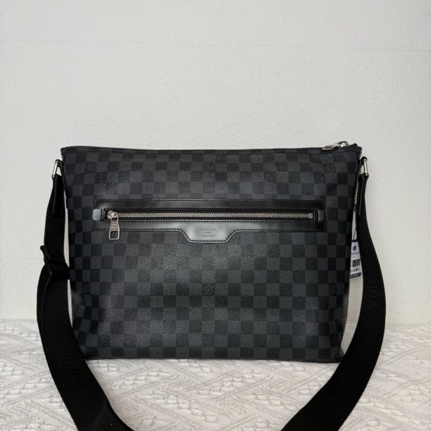 99新 LouisVuitton/路易威登 98新/5257经典黑棋盘格饺子斜挎包
