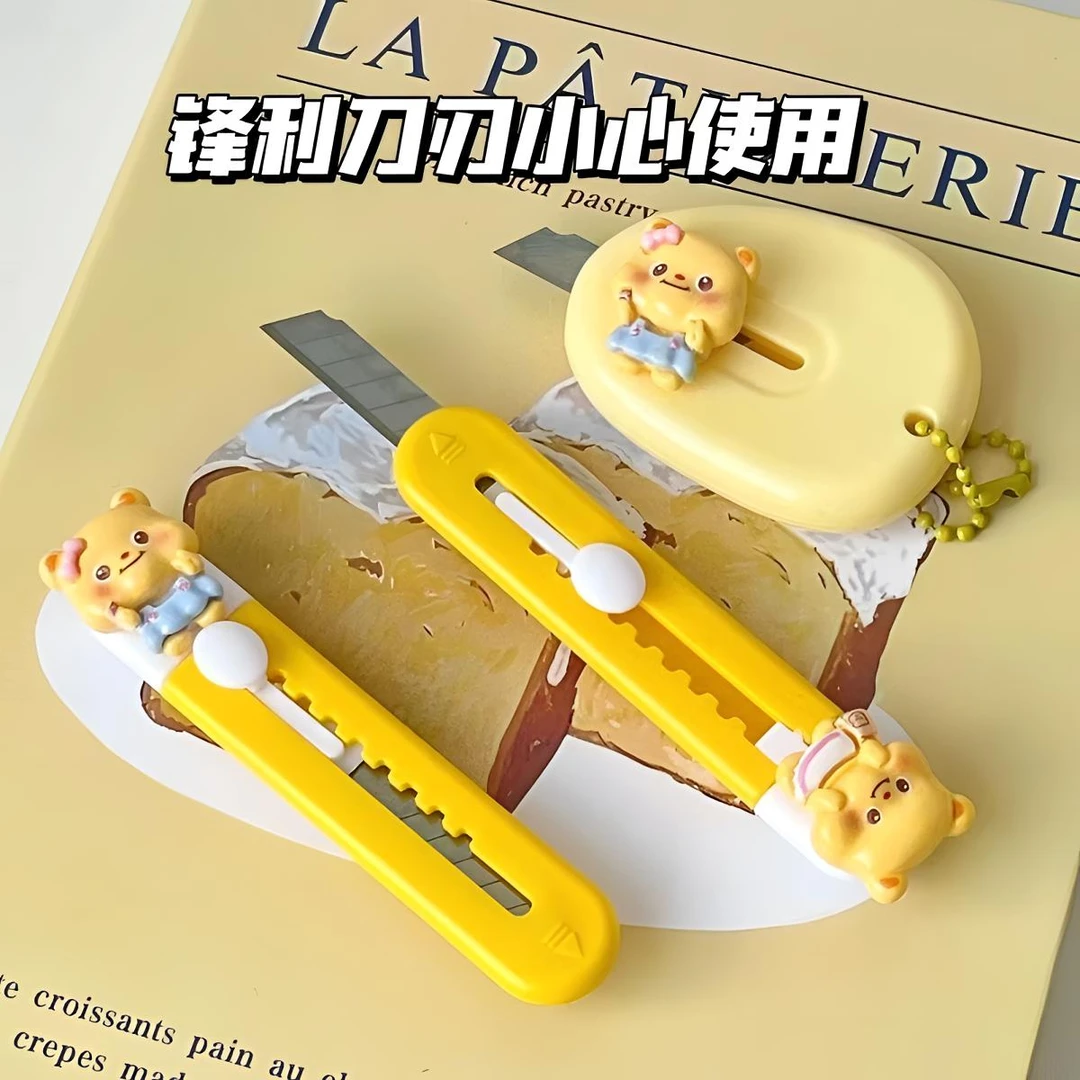 卡通黄油小熊美工刀高颜值小刀学生手帐裁纸刀便携式拆快递箱刀