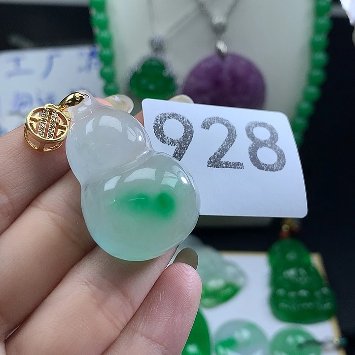 翡翠未镶嵌吊坠(赠链)