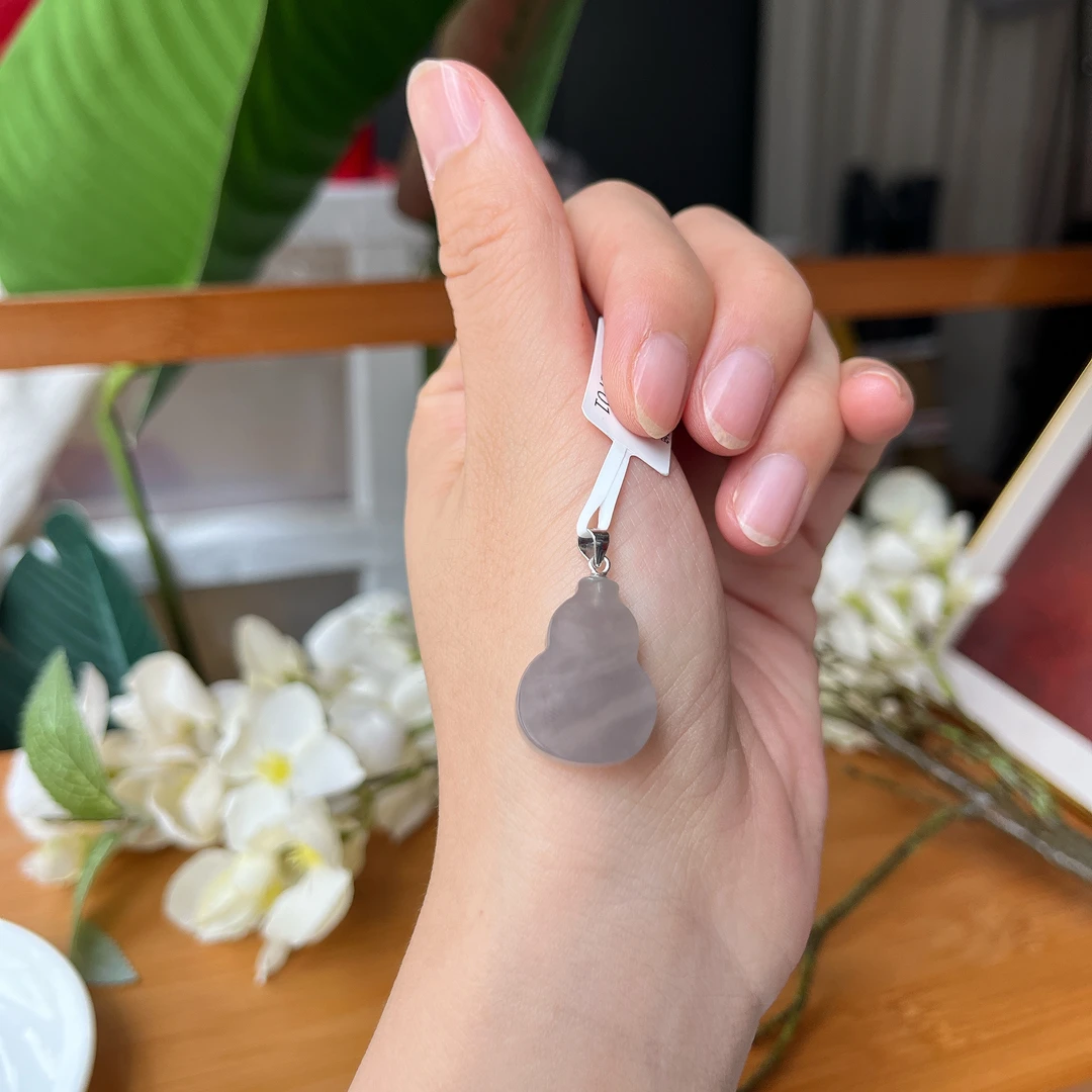 【郭老师】约21*16*5mm和田玉意境葫芦吊坠S925银镶