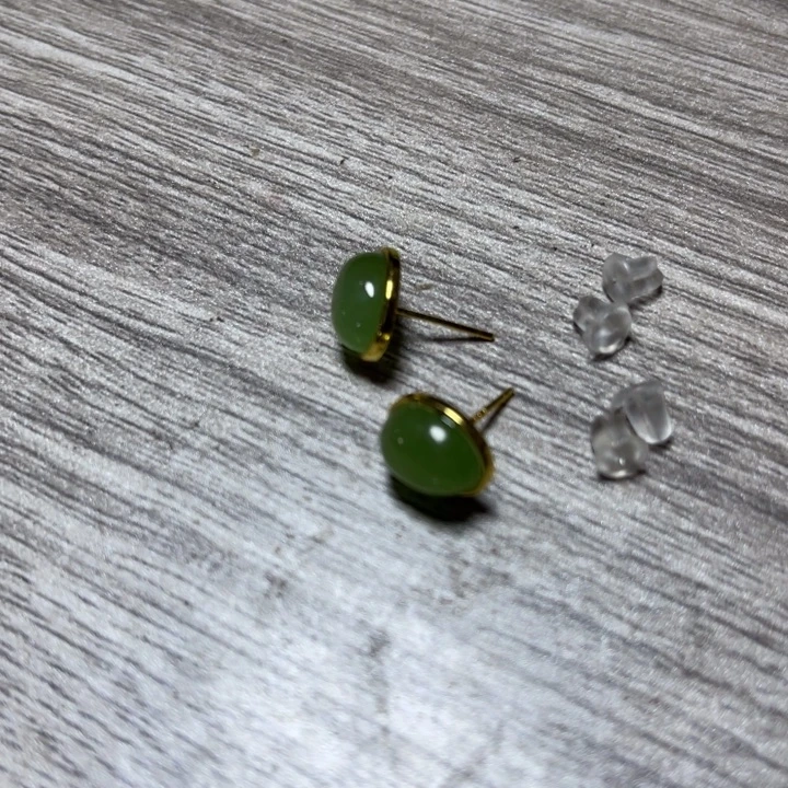石英质玉未镶嵌耳钉