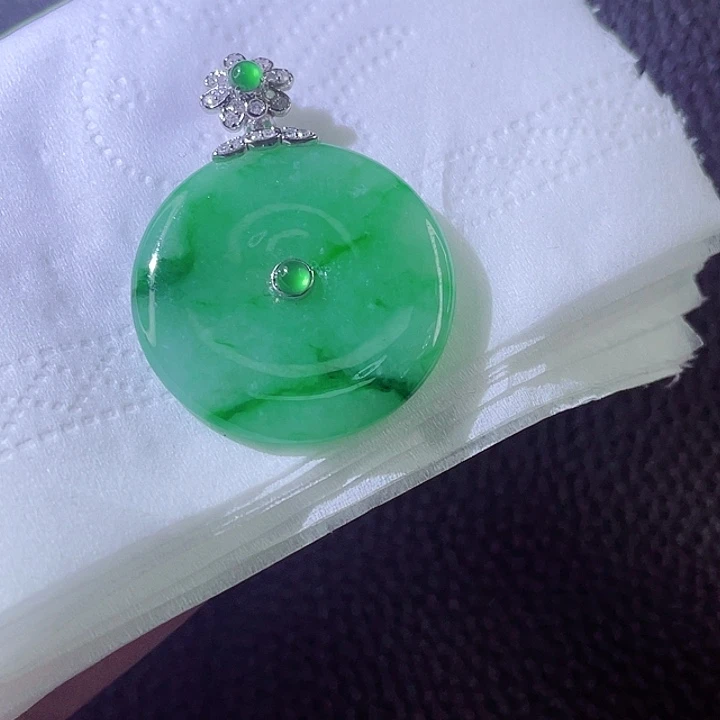 翡翠颈饰18K金镶嵌翡翠