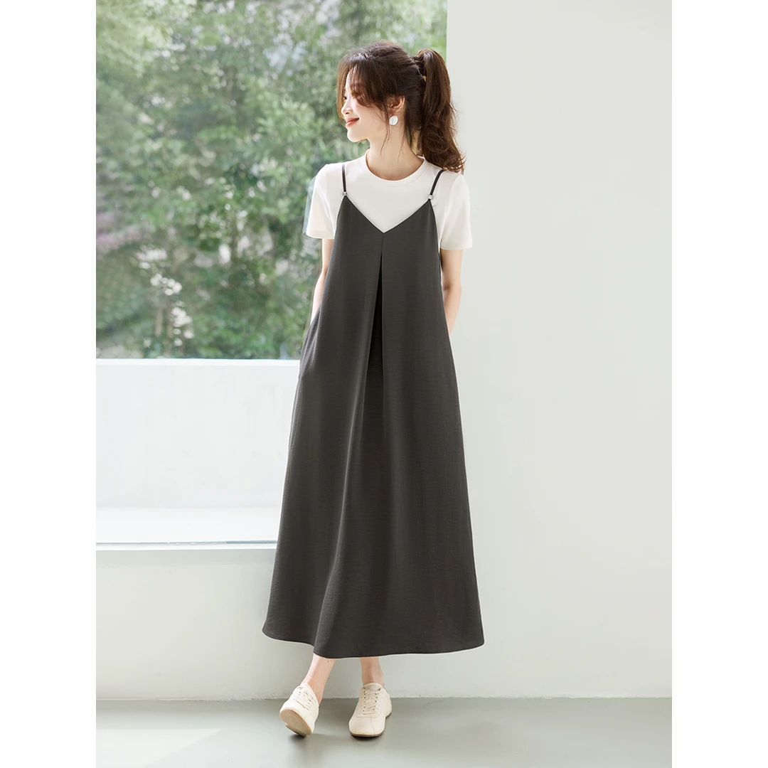 沫晗依美【灰蝴蝶】V领宽松吊带裙2025夏显瘦遮肉连衣裙16803