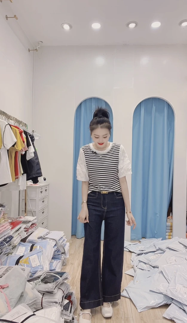 【小玉】新款时尚圆领蕾丝设计感拼接减龄上衣