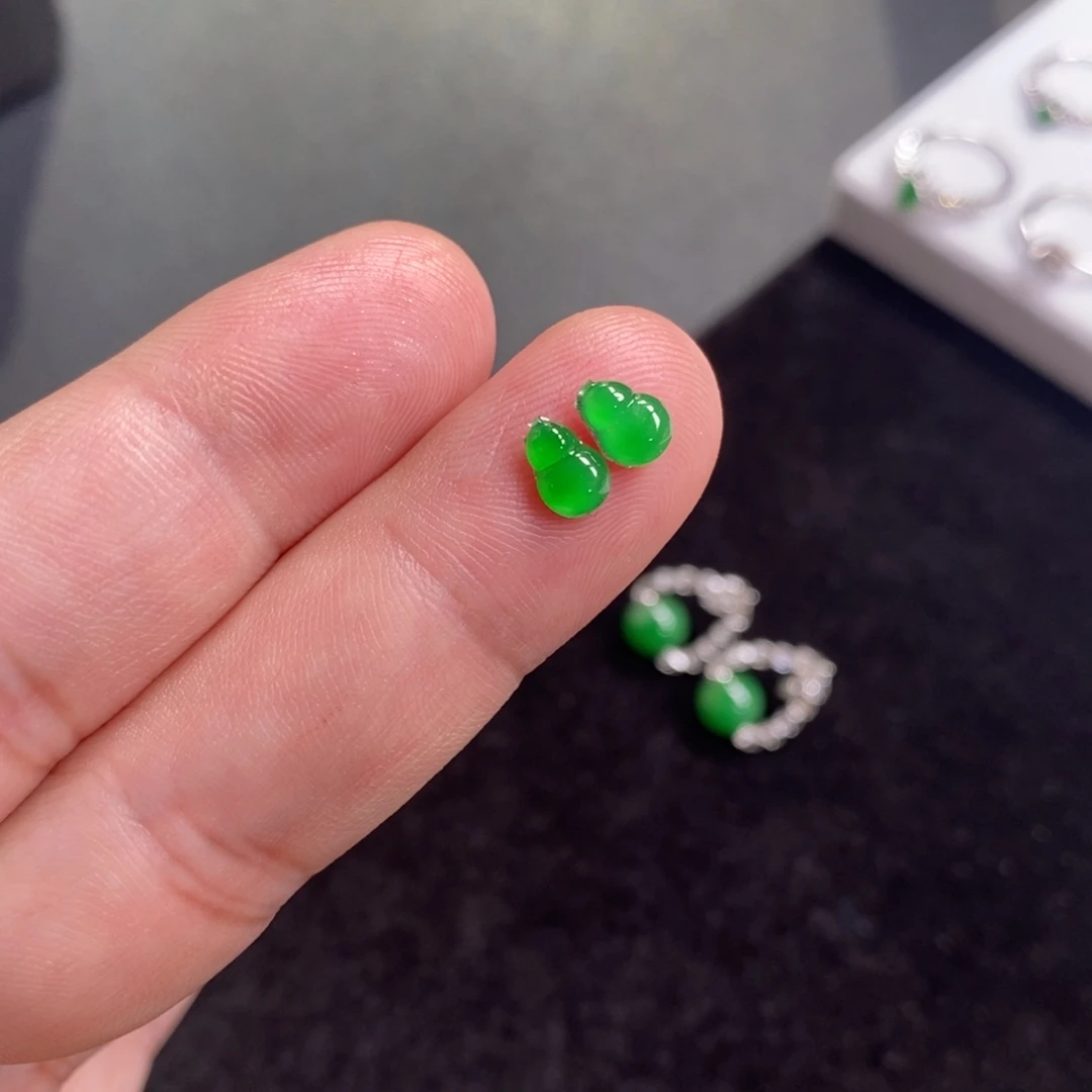 翡翠裸石正阳绿葫芦