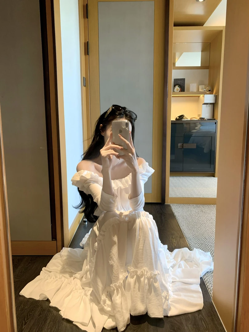 美神降临 法式纯欲风辣妹花边一字肩上衣大裙摆高开叉半身裙套装