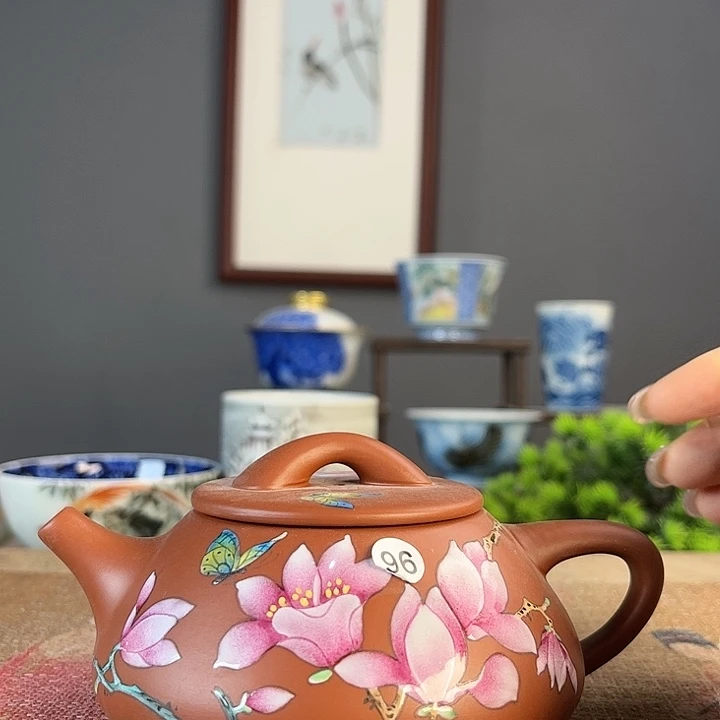 摆件景德镇陶瓷茶杯里