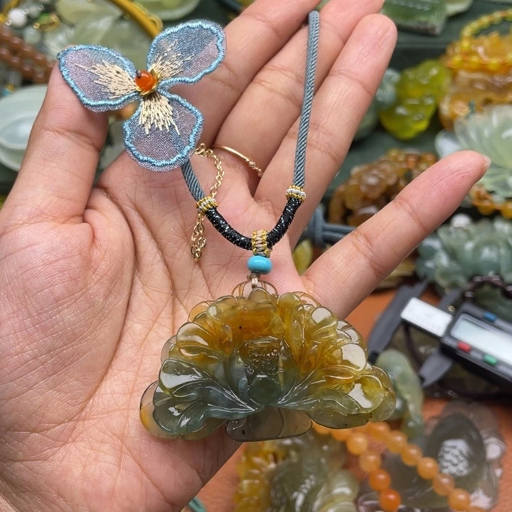 蛇纹石玉未镶嵌颈饰