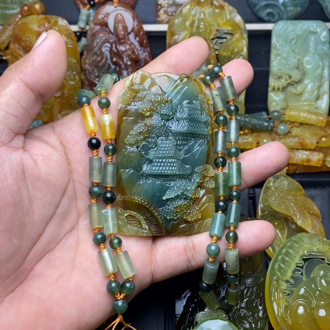 李***生蛇纹石玉未镶嵌颈饰