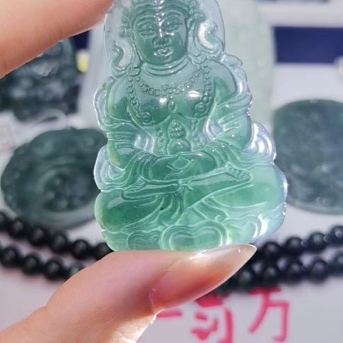 翡翠颈饰未镶嵌天然的A货翡翠多样性发货