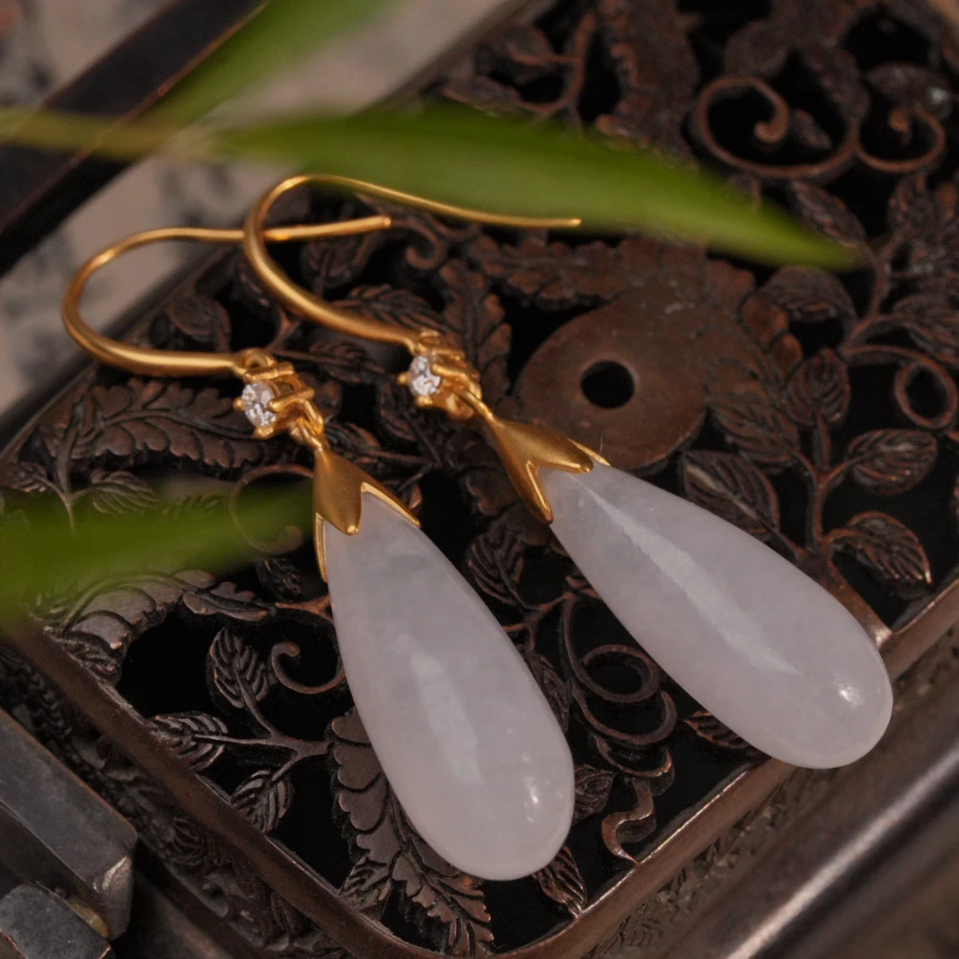 【惜拾妆匣】18k金镶嵌天然缅甸A货细糯白月光水滴形翡翠耳环