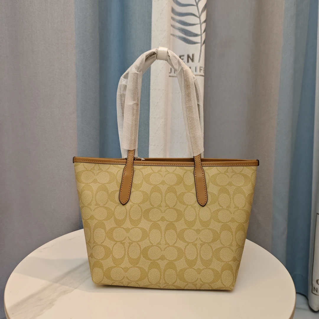 SIX  DREAMS/六个梦品牌小菜篮子手提包女头层牛皮配双C纹PVC