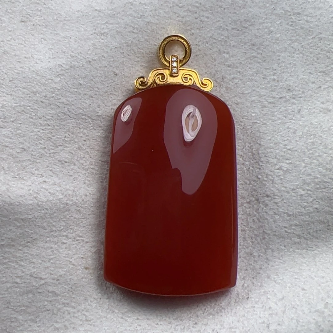 18K金镶嵌吊坠南红玛瑙