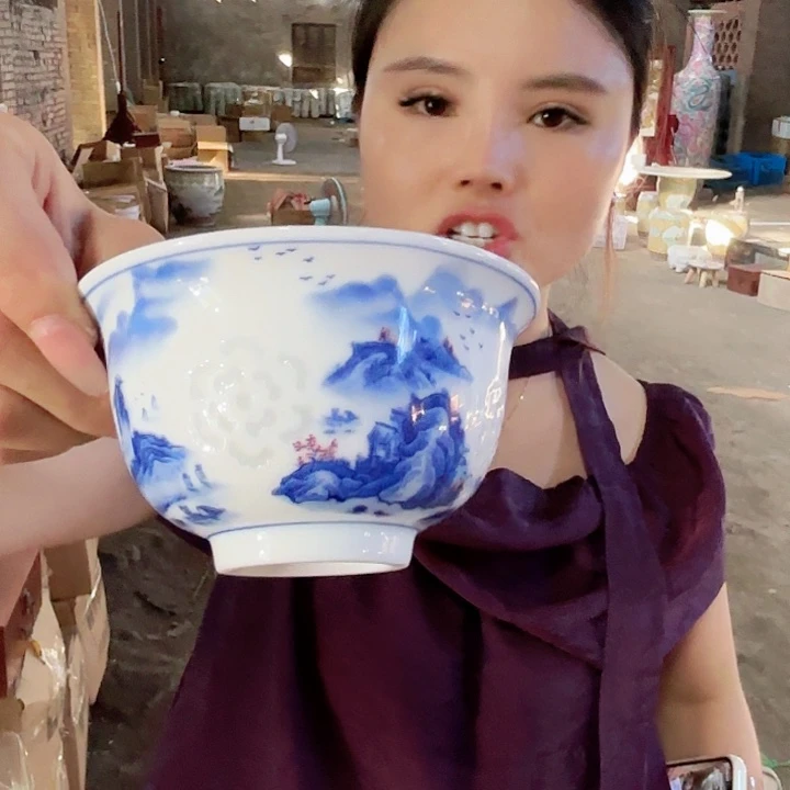 摆件景德镇高温陶瓷青花玲珑山水杯