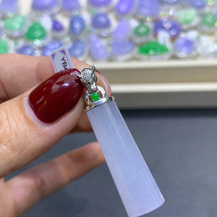 翡翠颈饰18K金镶嵌翡翠吊坠