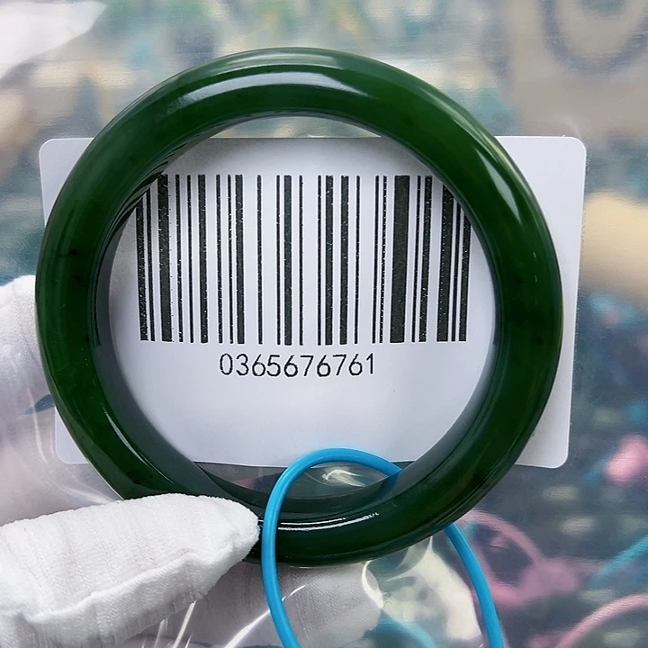 和田玉未镶嵌手镯微瑕57