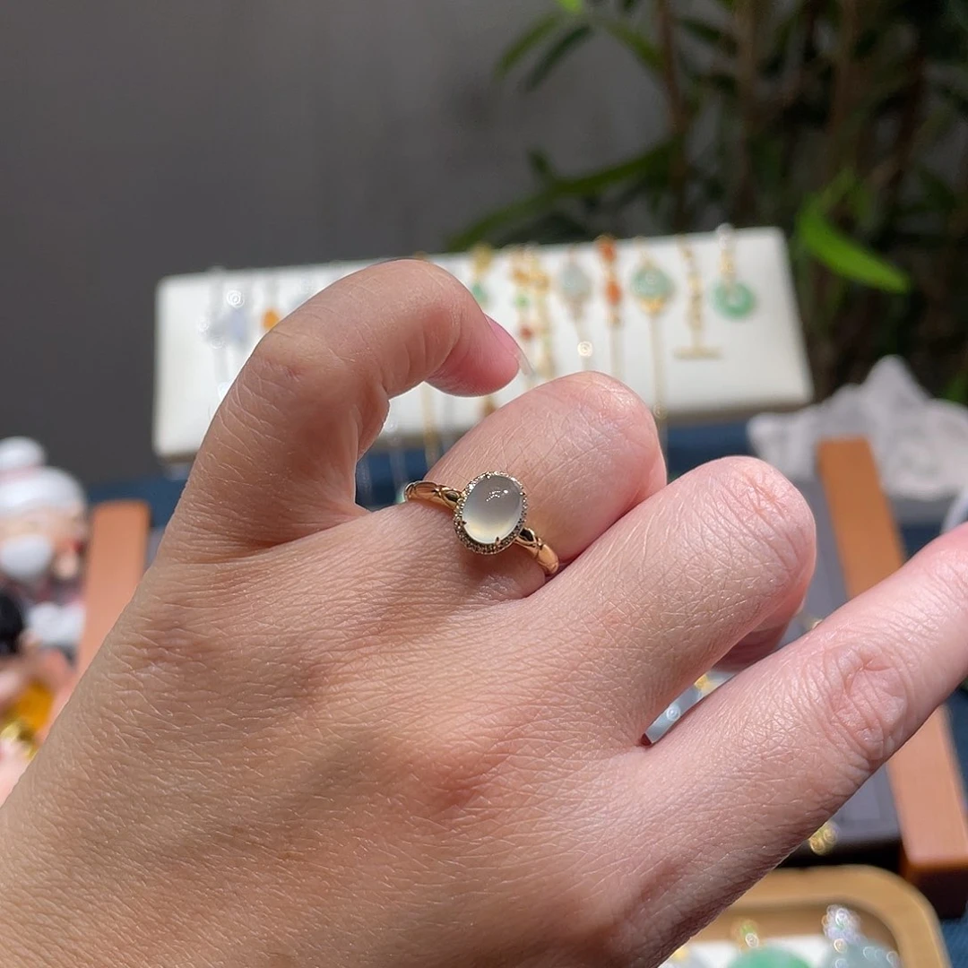 翡翠戒指18K金镶嵌高冰蛋面