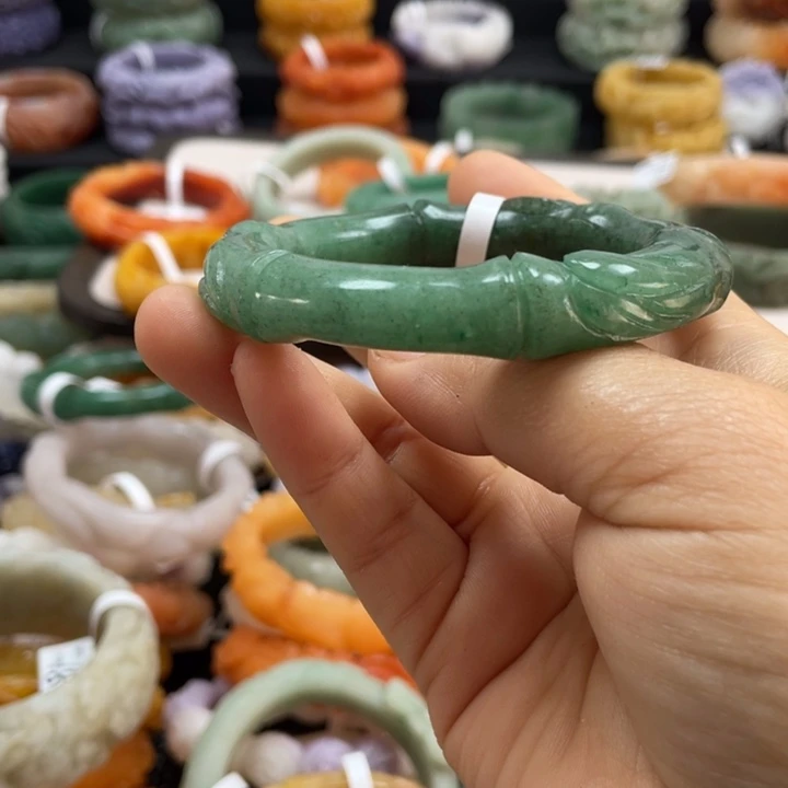 c***i石英质玉未镶嵌手镯